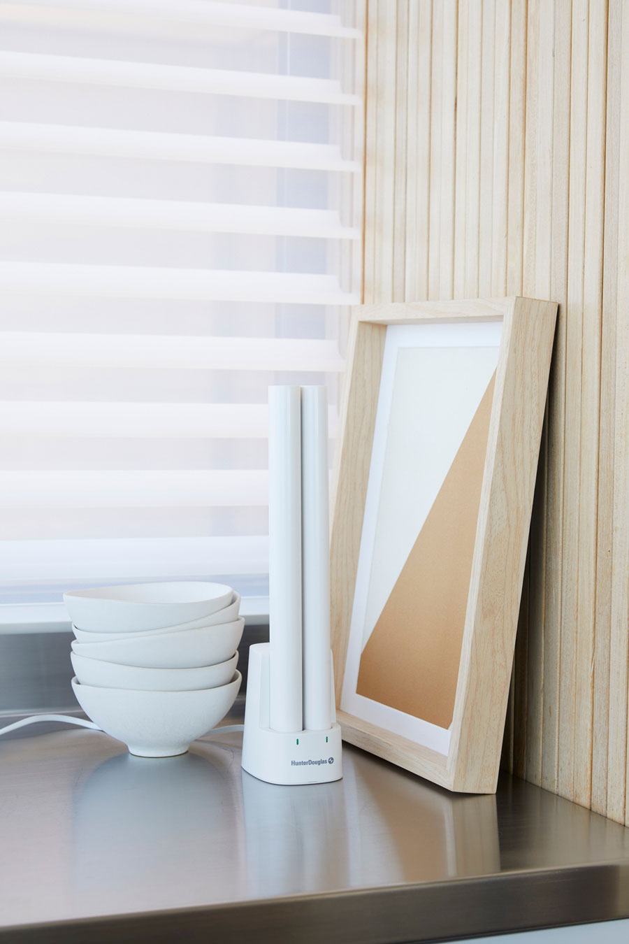 Hunter Douglas charging station with rechargeable battery wands for motorized shades